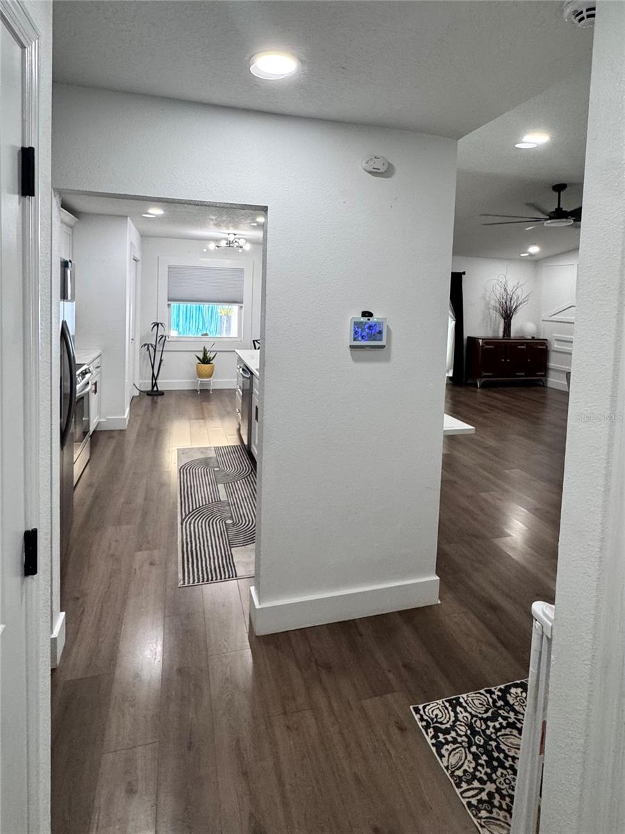 Image 4 of 33 For 8625 Woodcrest Drive