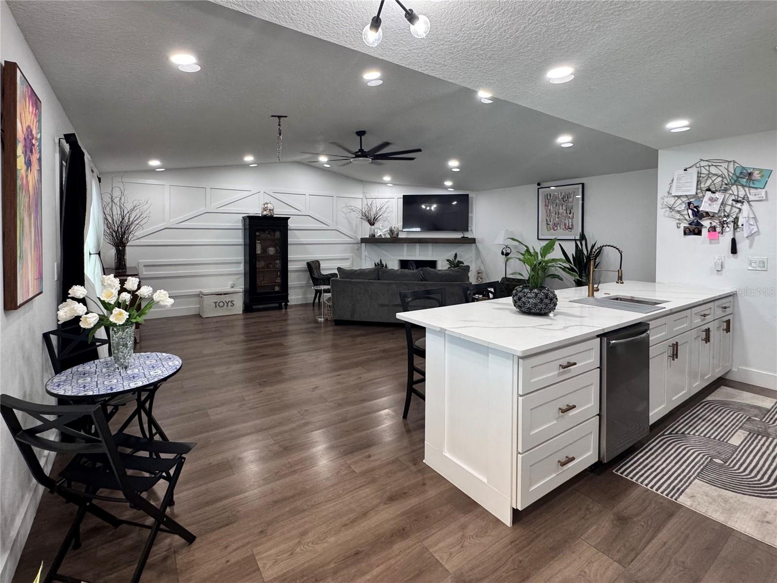 Image 5 of 33 For 8625 Woodcrest Drive