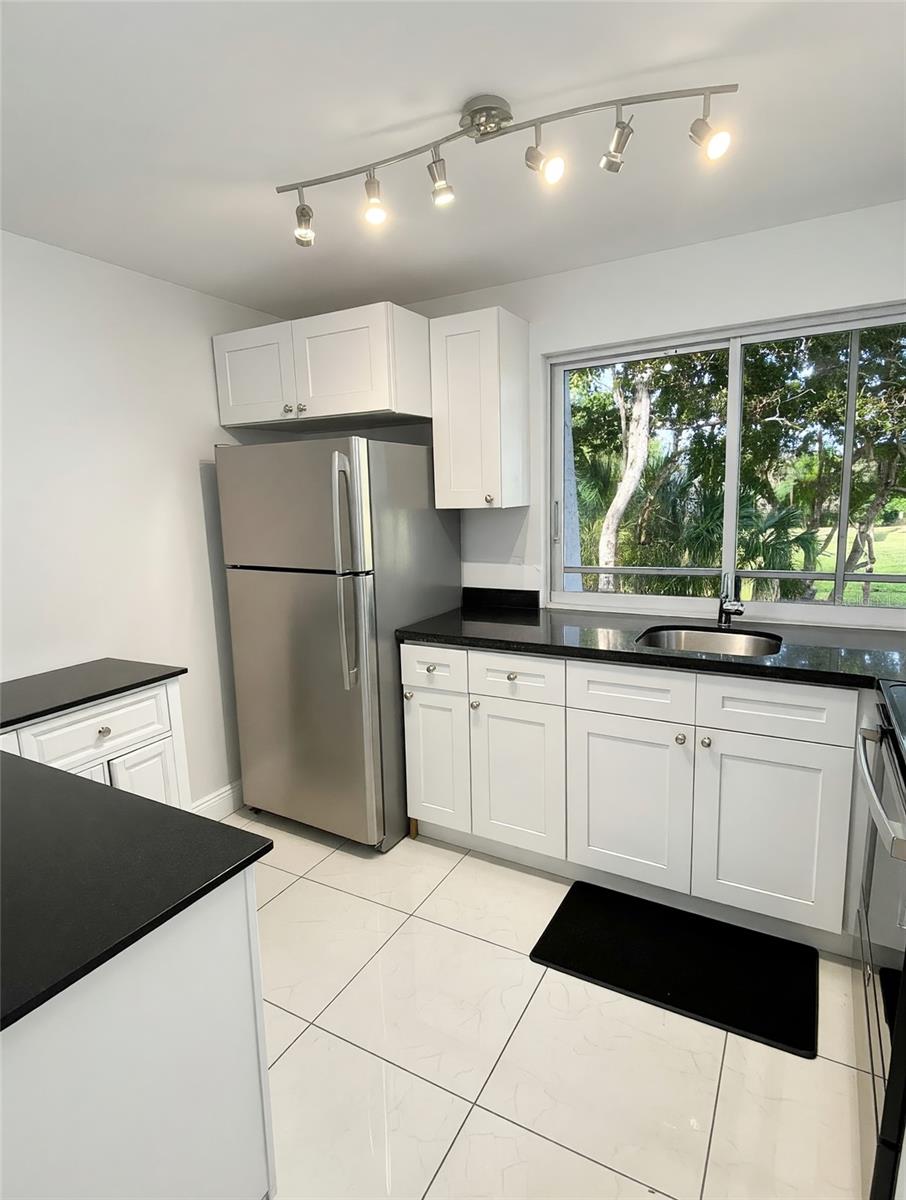 Image 15 of 36 For 9080 Lime Boulevard 307