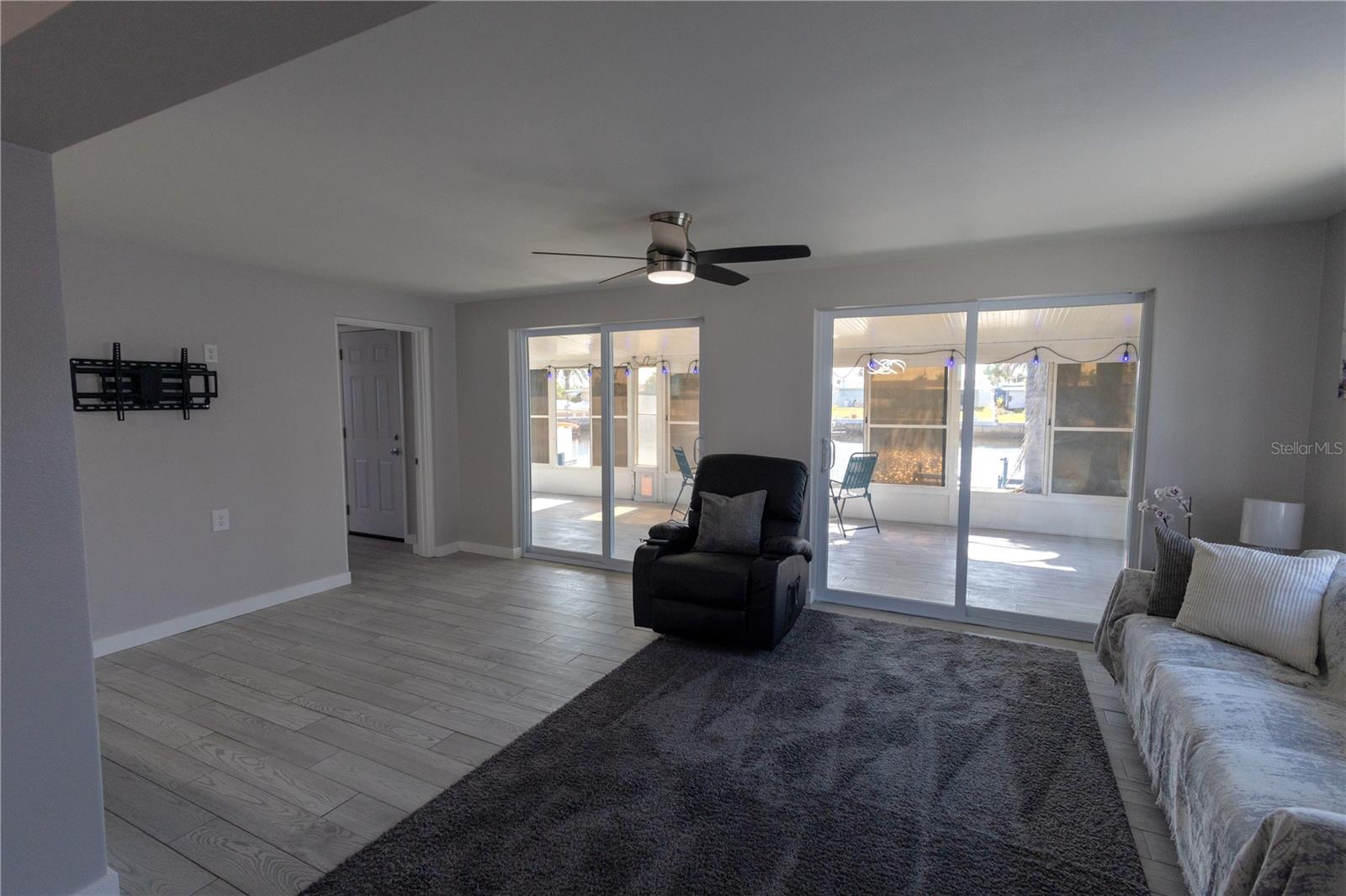 Image 10 of 52 For 12739 1st Isle