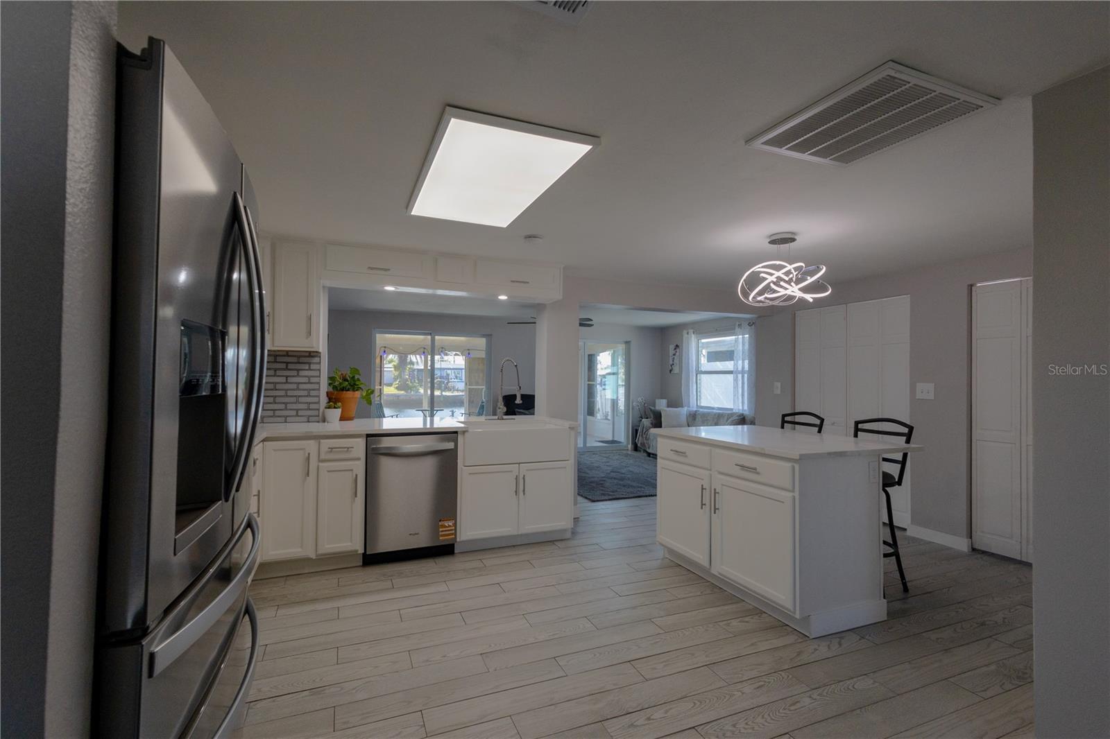 Image 7 of 52 For 12739 1st Isle