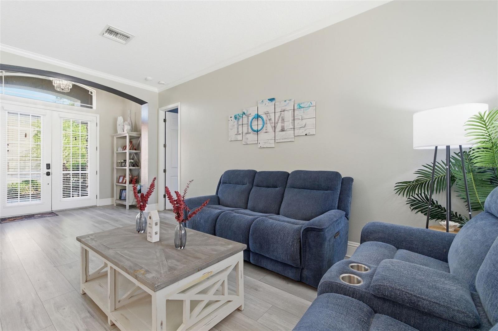 Listing photo id 9 for 11508 Oyster Bay Circle