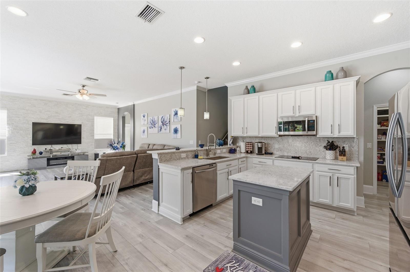 Listing photo id 21 for 11508 Oyster Bay Circle