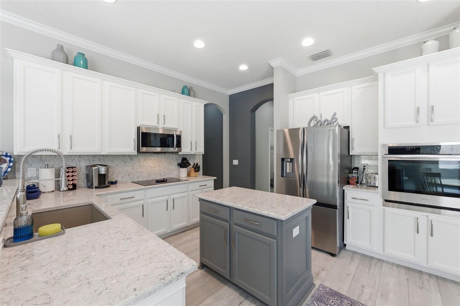 Listing photo id 23 for 11508 Oyster Bay Circle