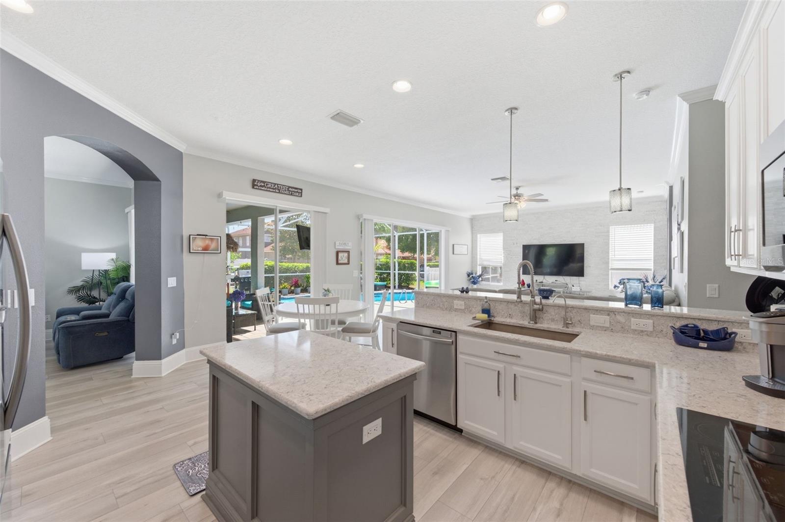 Listing photo id 24 for 11508 Oyster Bay Circle