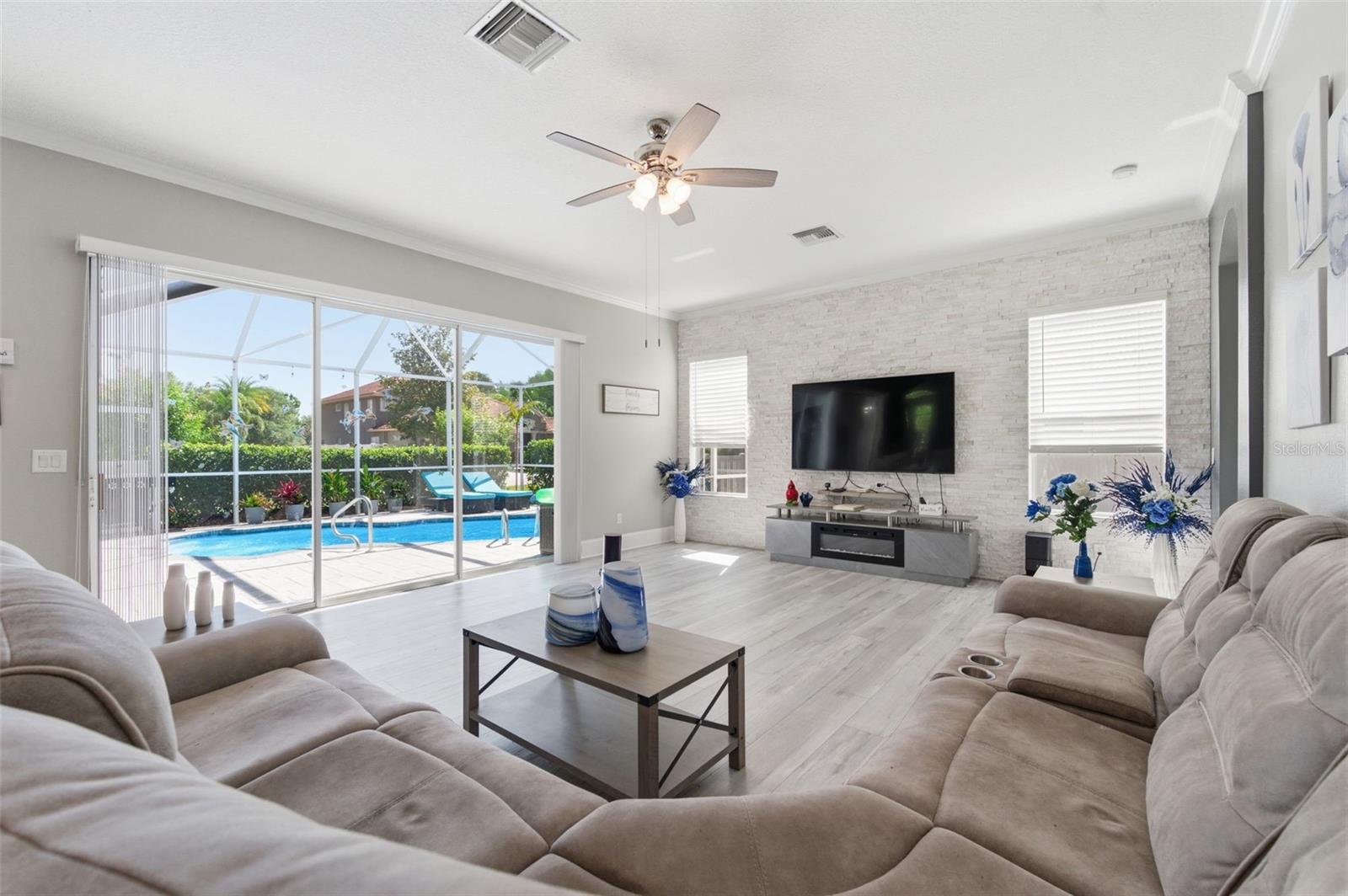 Listing photo id 28 for 11508 Oyster Bay Circle