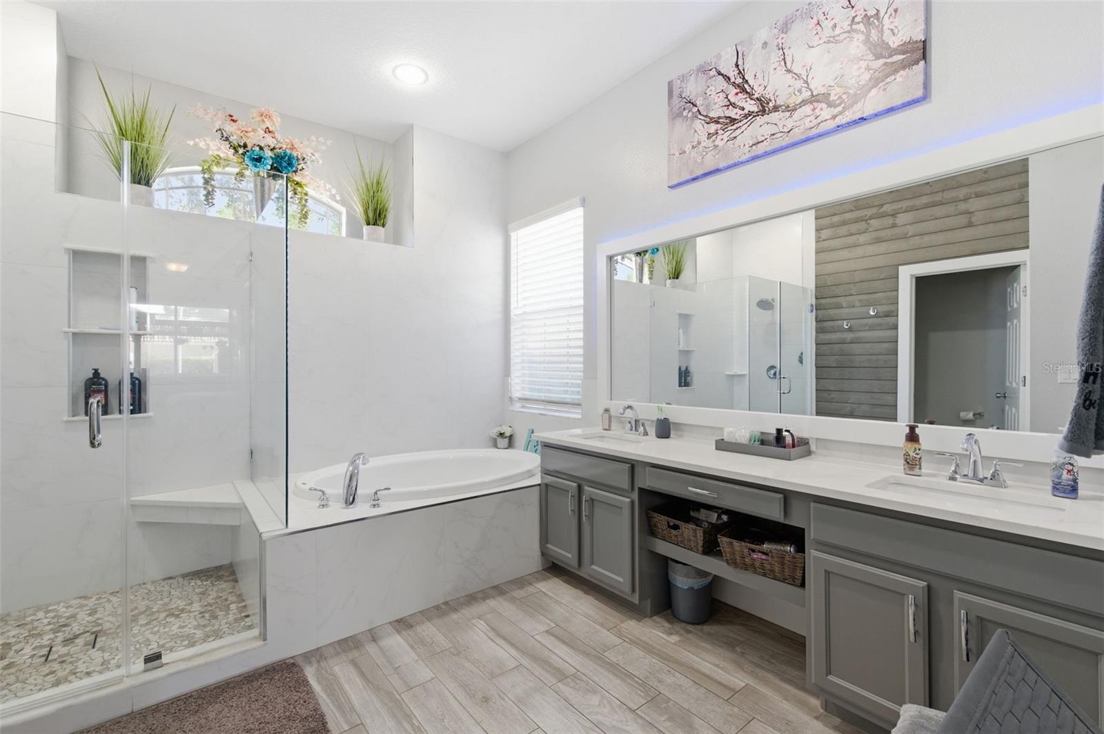 Listing photo id 37 for 11508 Oyster Bay Circle