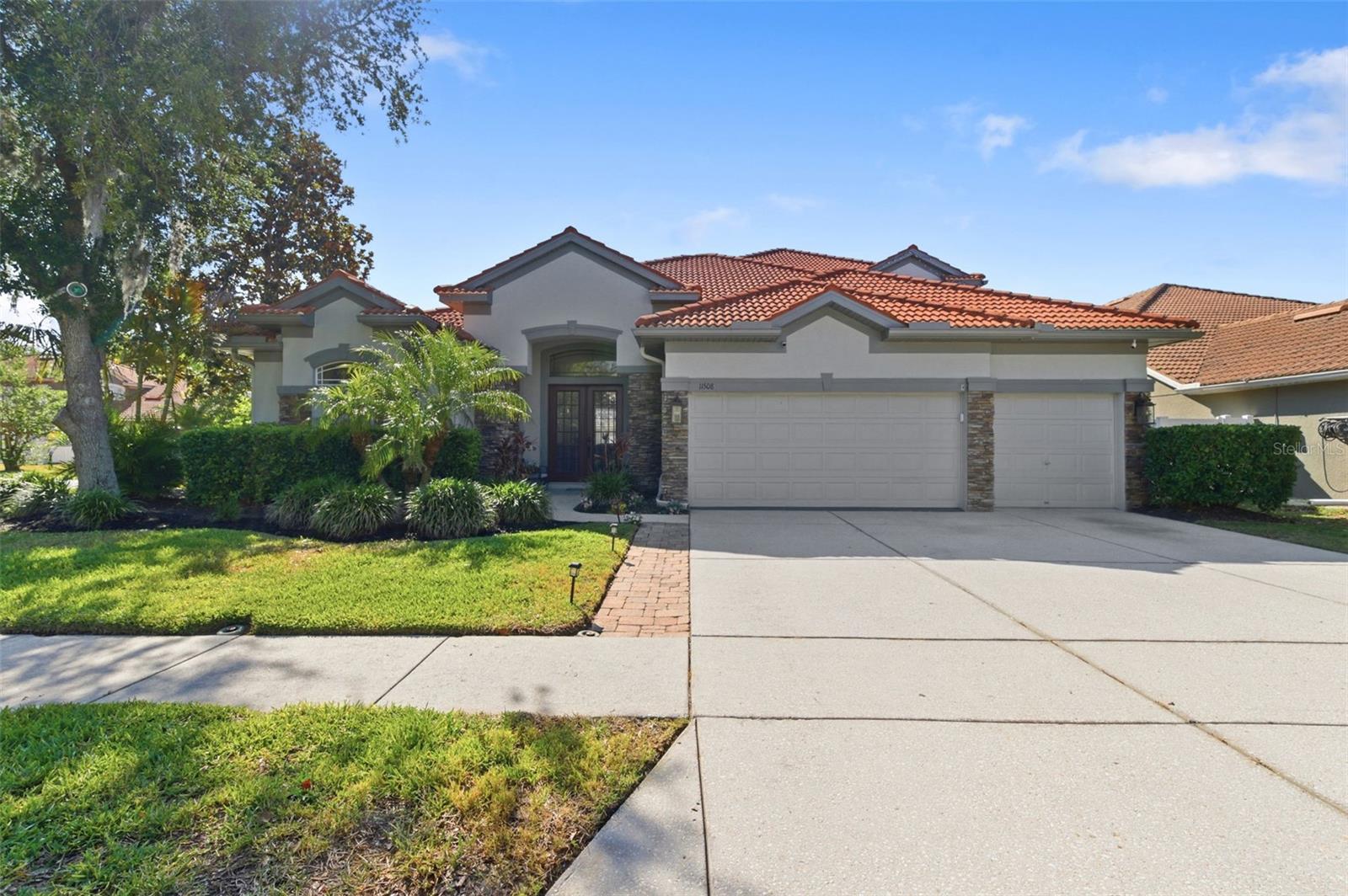Listing photo id 2 for 11508 Oyster Bay Circle