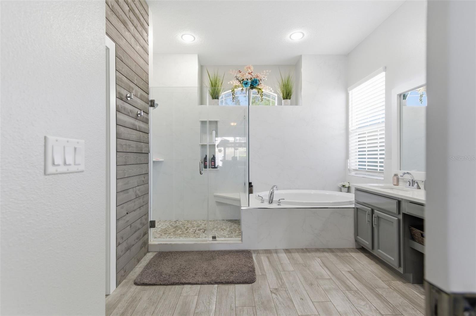 Listing photo id 39 for 11508 Oyster Bay Circle