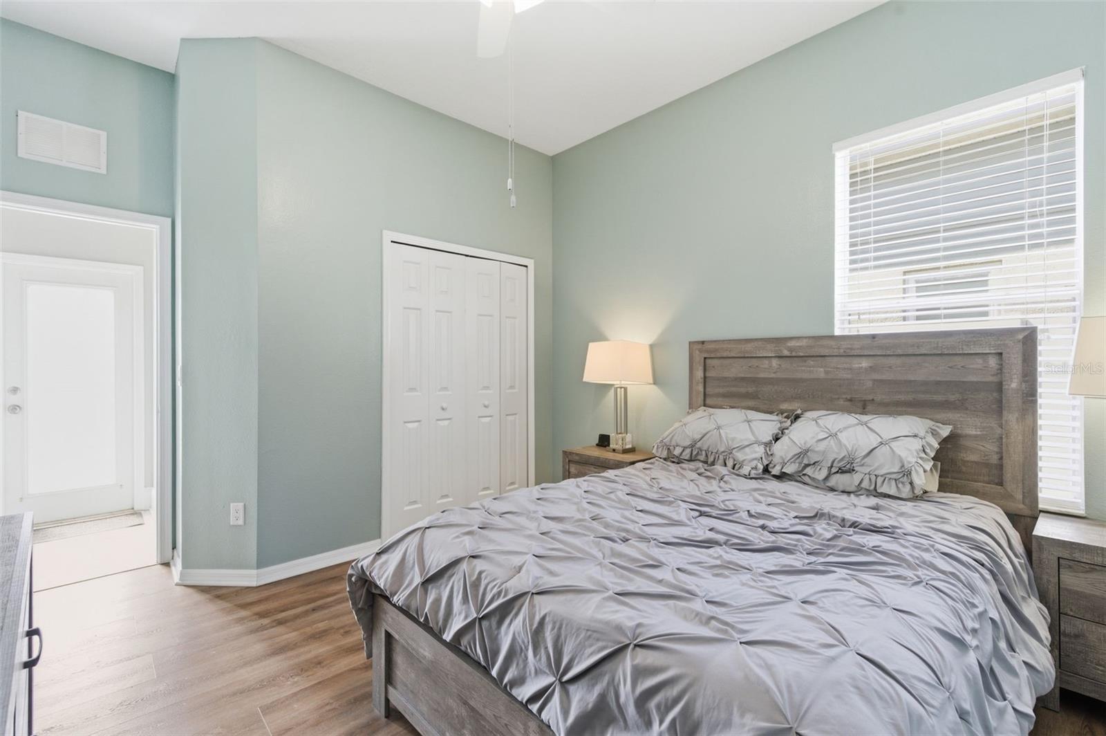 Listing photo id 41 for 11508 Oyster Bay Circle