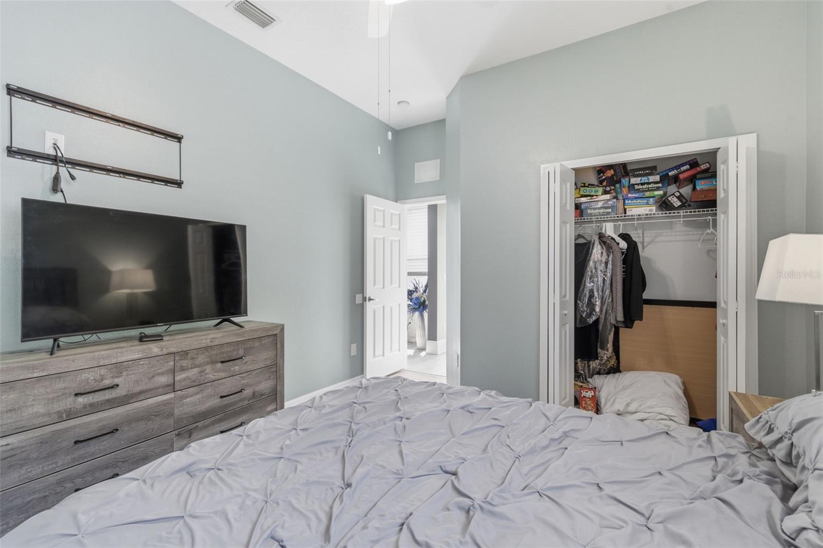Listing photo id 43 for 11508 Oyster Bay Circle