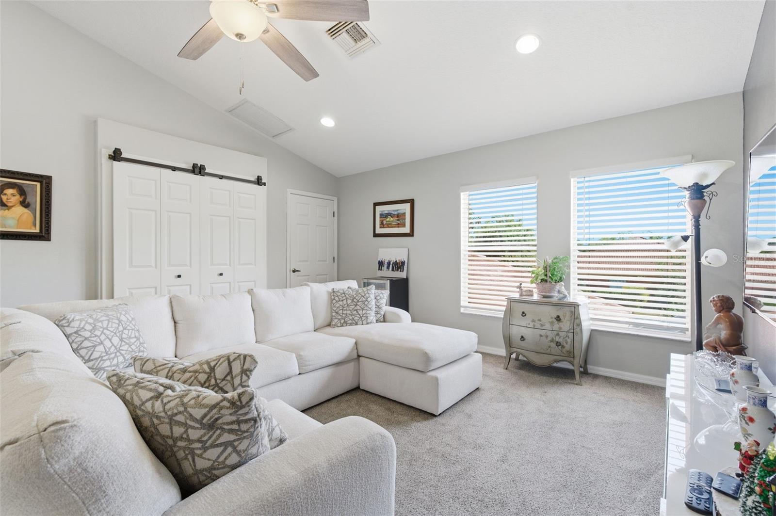 Listing photo id 47 for 11508 Oyster Bay Circle