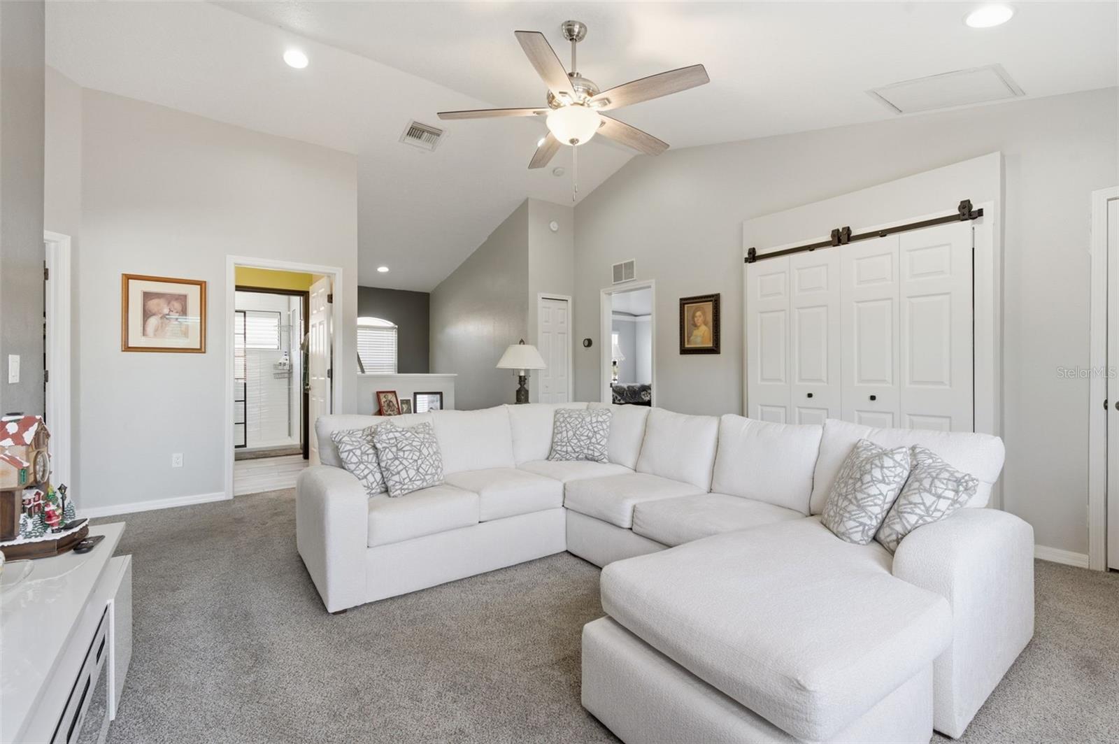 Listing photo id 48 for 11508 Oyster Bay Circle