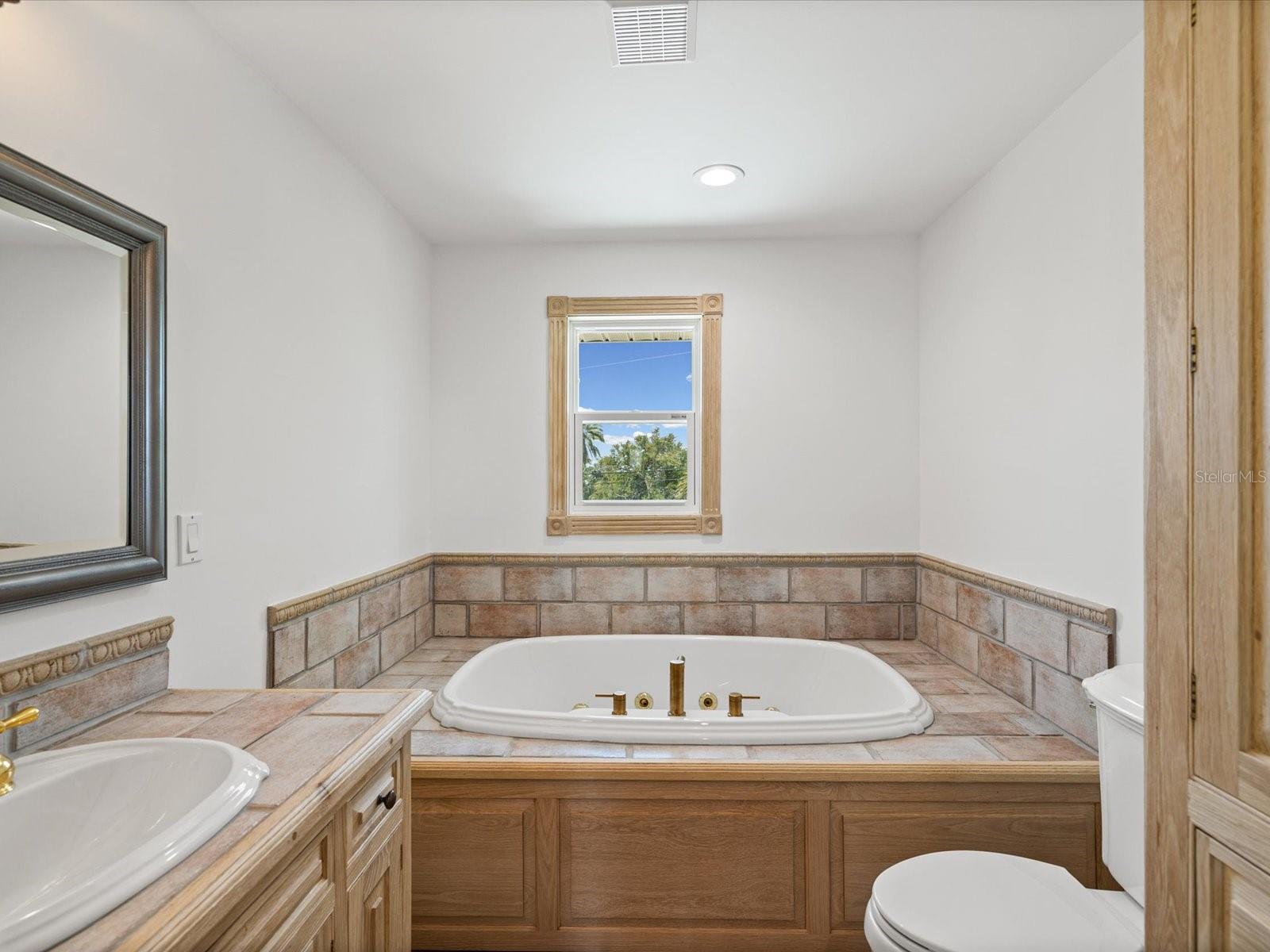 Image 25 of 79 For 1647 Sea Breeze Drive