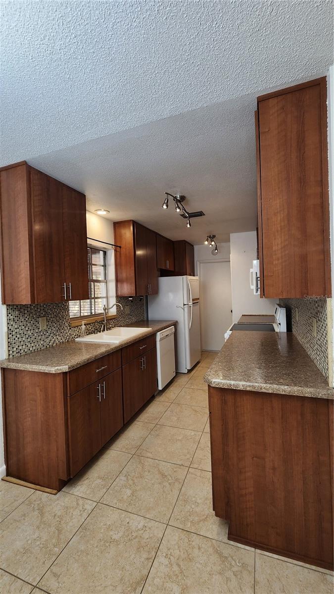 Image 11 of 38 For 4518 Yorkshire Avenue