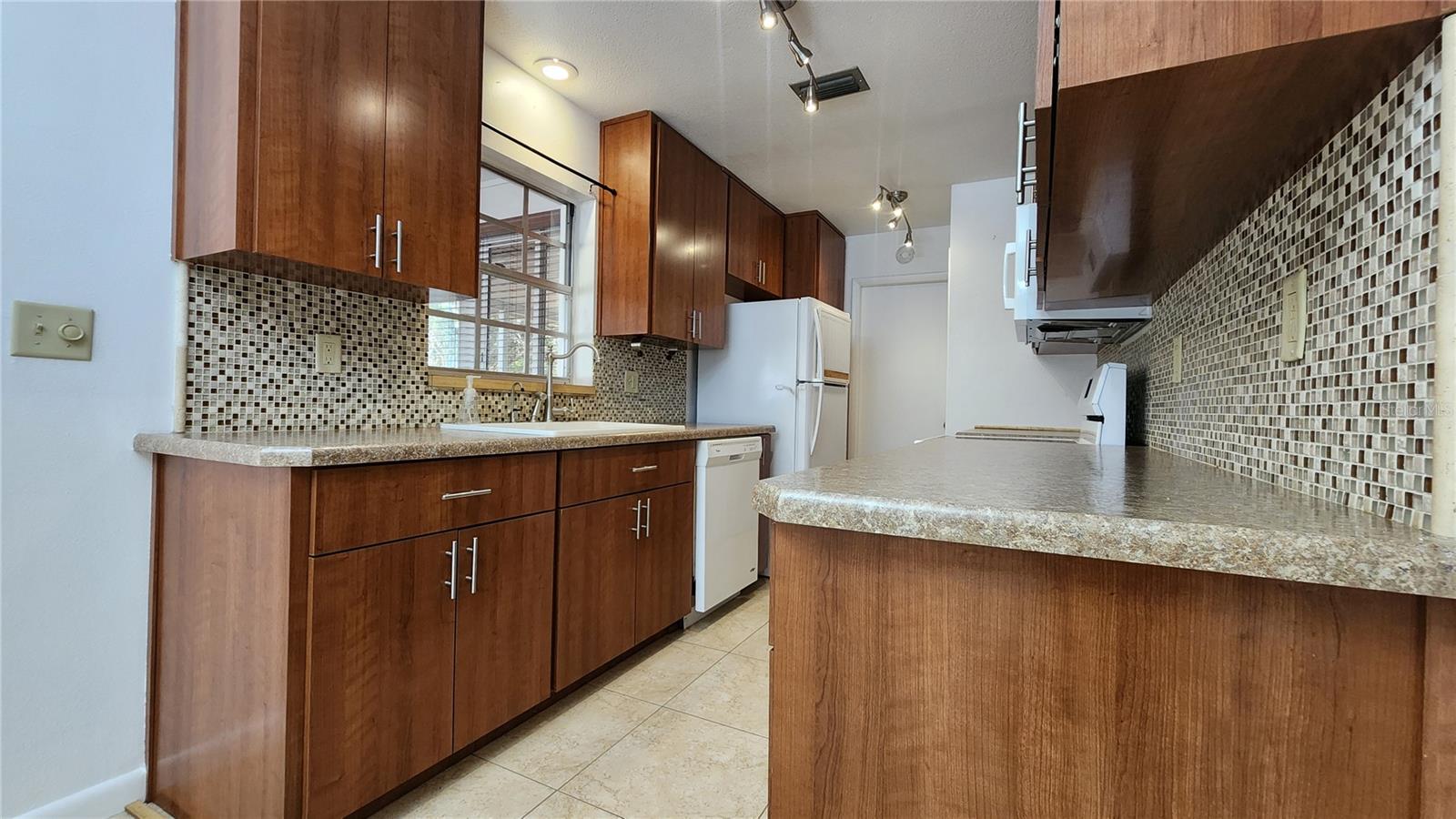 Image 13 of 38 For 4518 Yorkshire Avenue