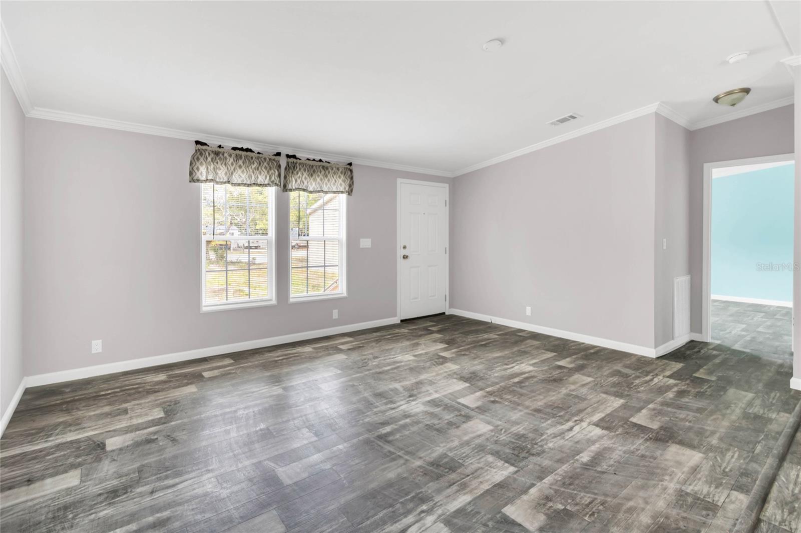 Image 4 of 35 For 3264 Stephens Boulevard