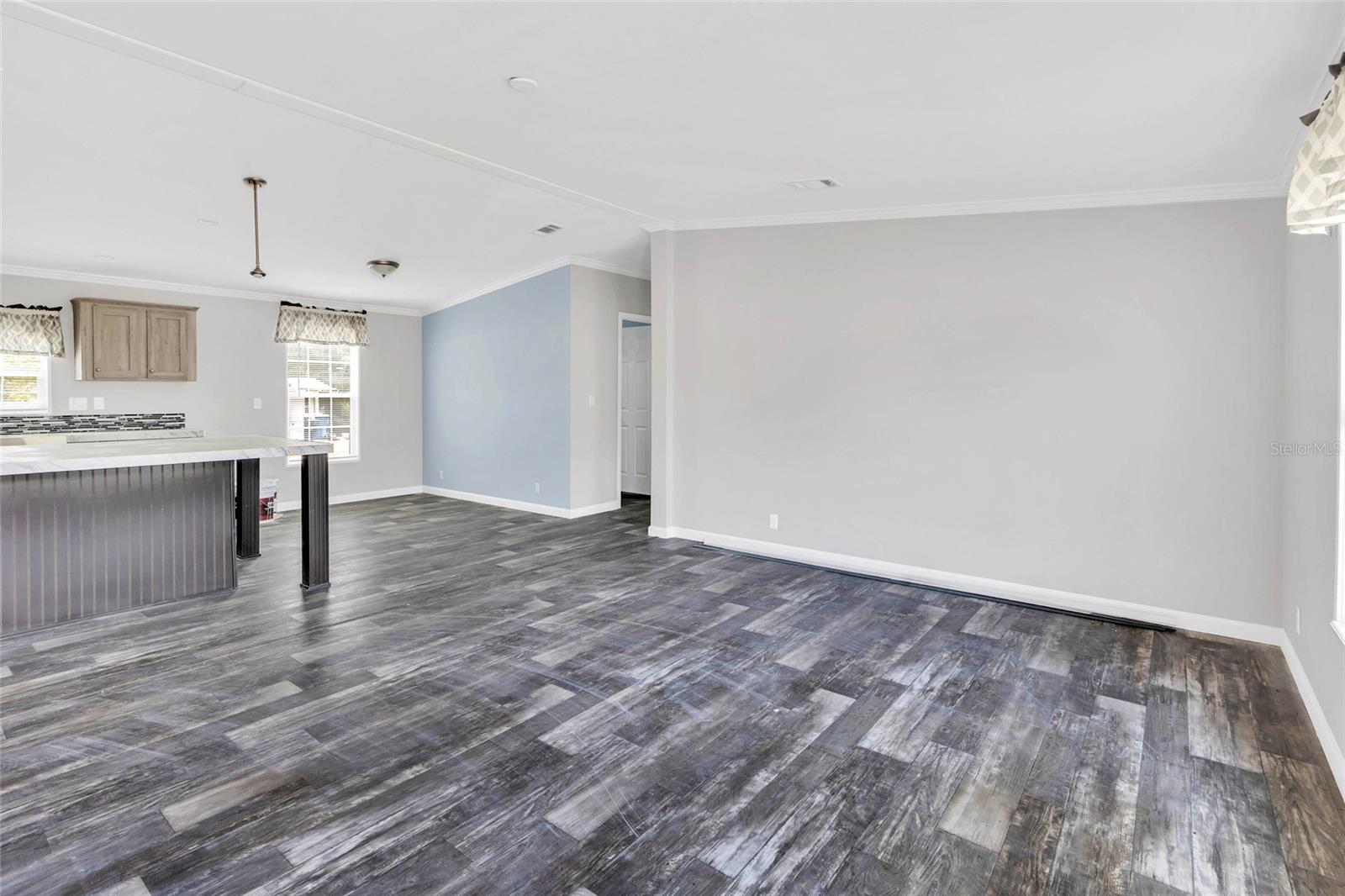 Image 8 of 35 For 3264 Stephens Boulevard