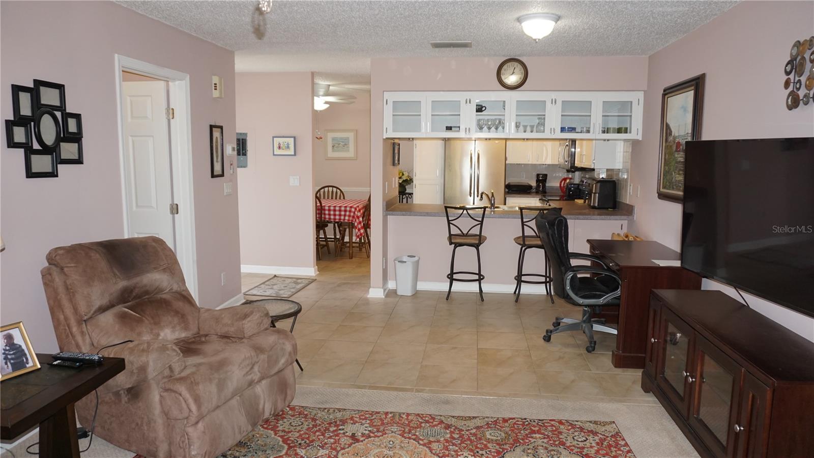Image 13 of 30 For 7713 Hillside Court 203