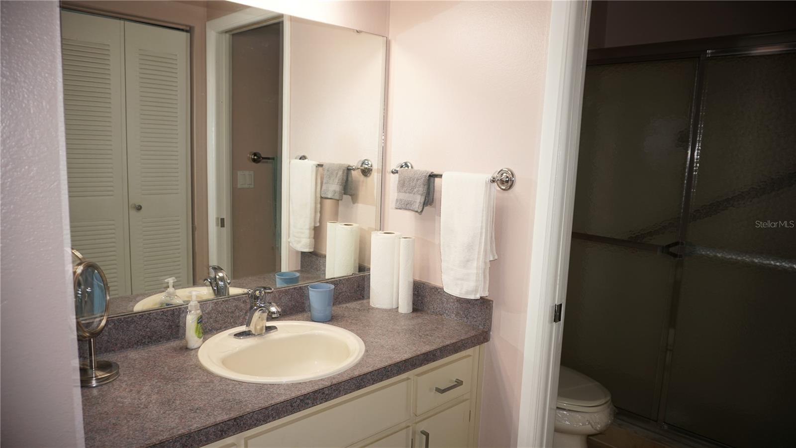 Image 19 of 30 For 7713 Hillside Court 203