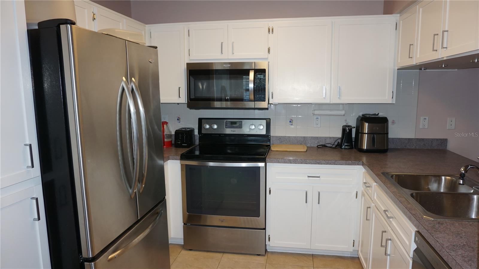 Image 4 of 30 For 7713 Hillside Court 203