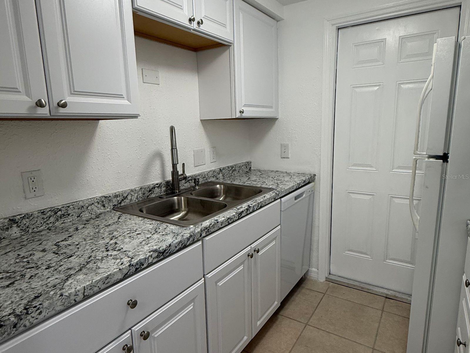 Listing photo id 9 for 4954 Bitner Street