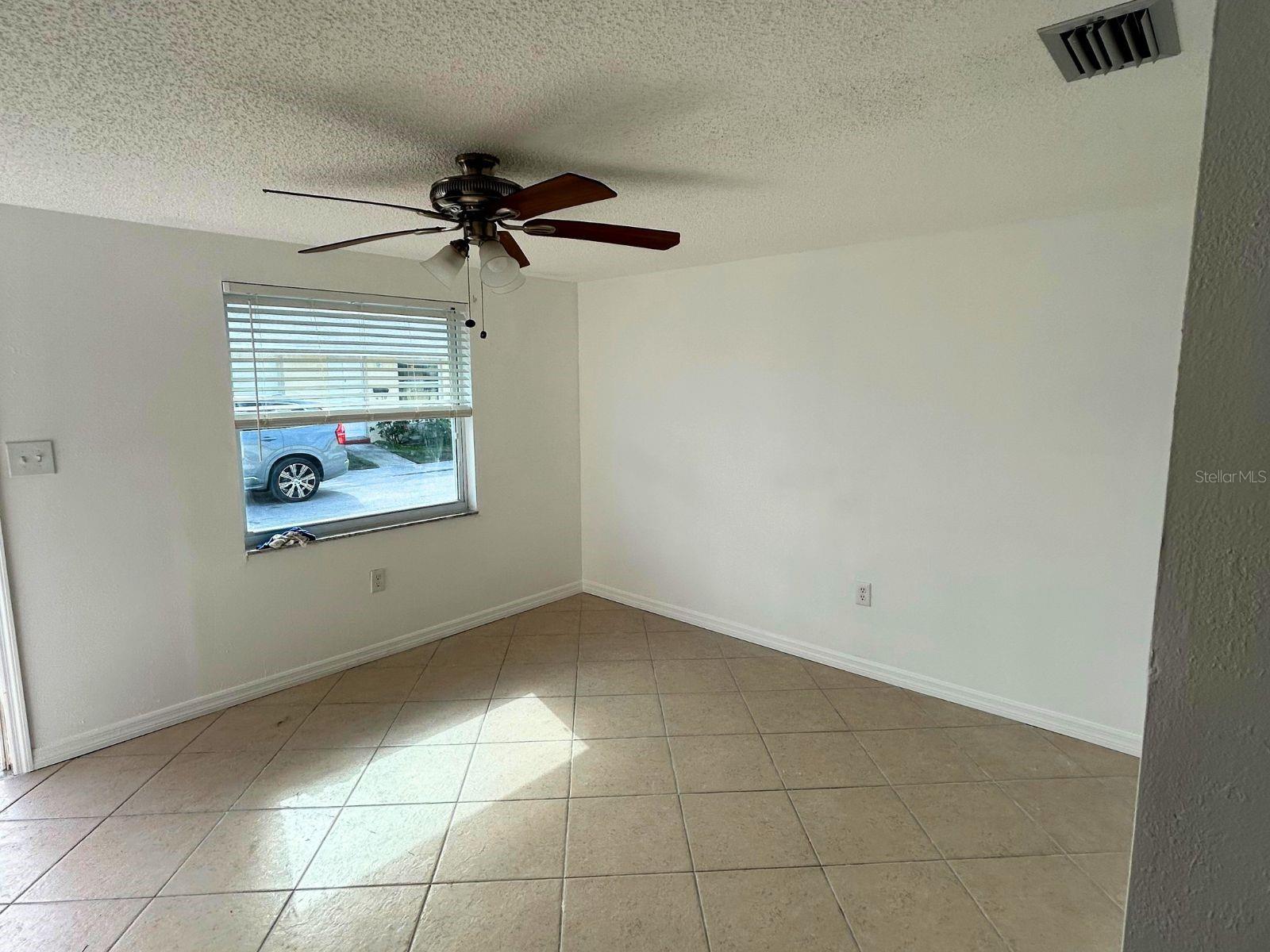 Listing photo id 15 for 4954 Bitner Street
