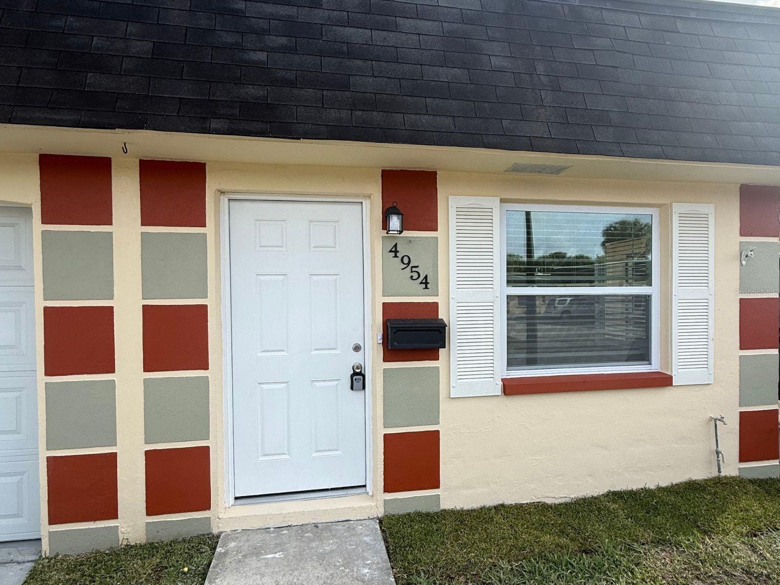 Listing photo id 18 for 4954 Bitner Street