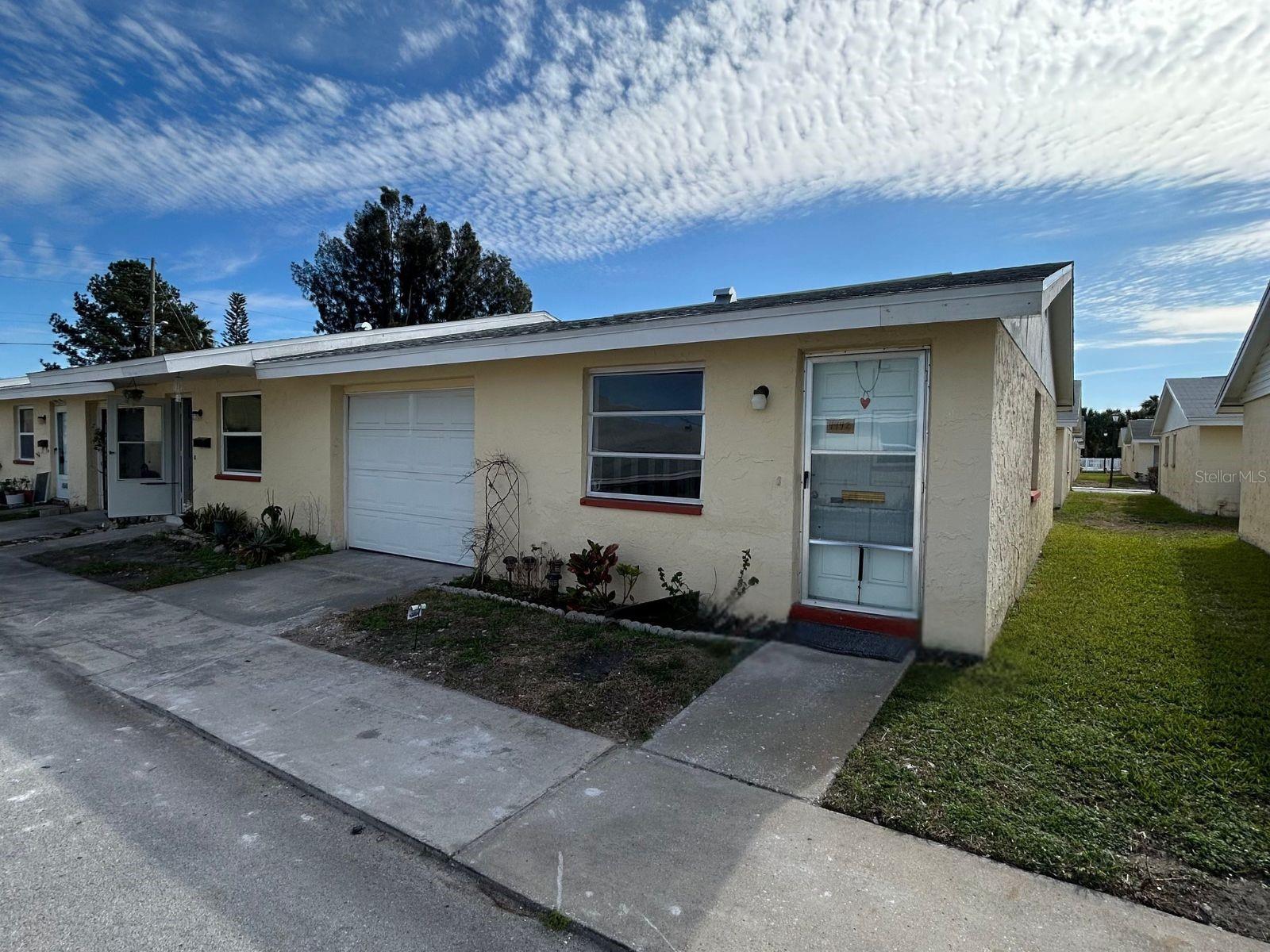 Listing photo id 7 for 4954 Bitner Street