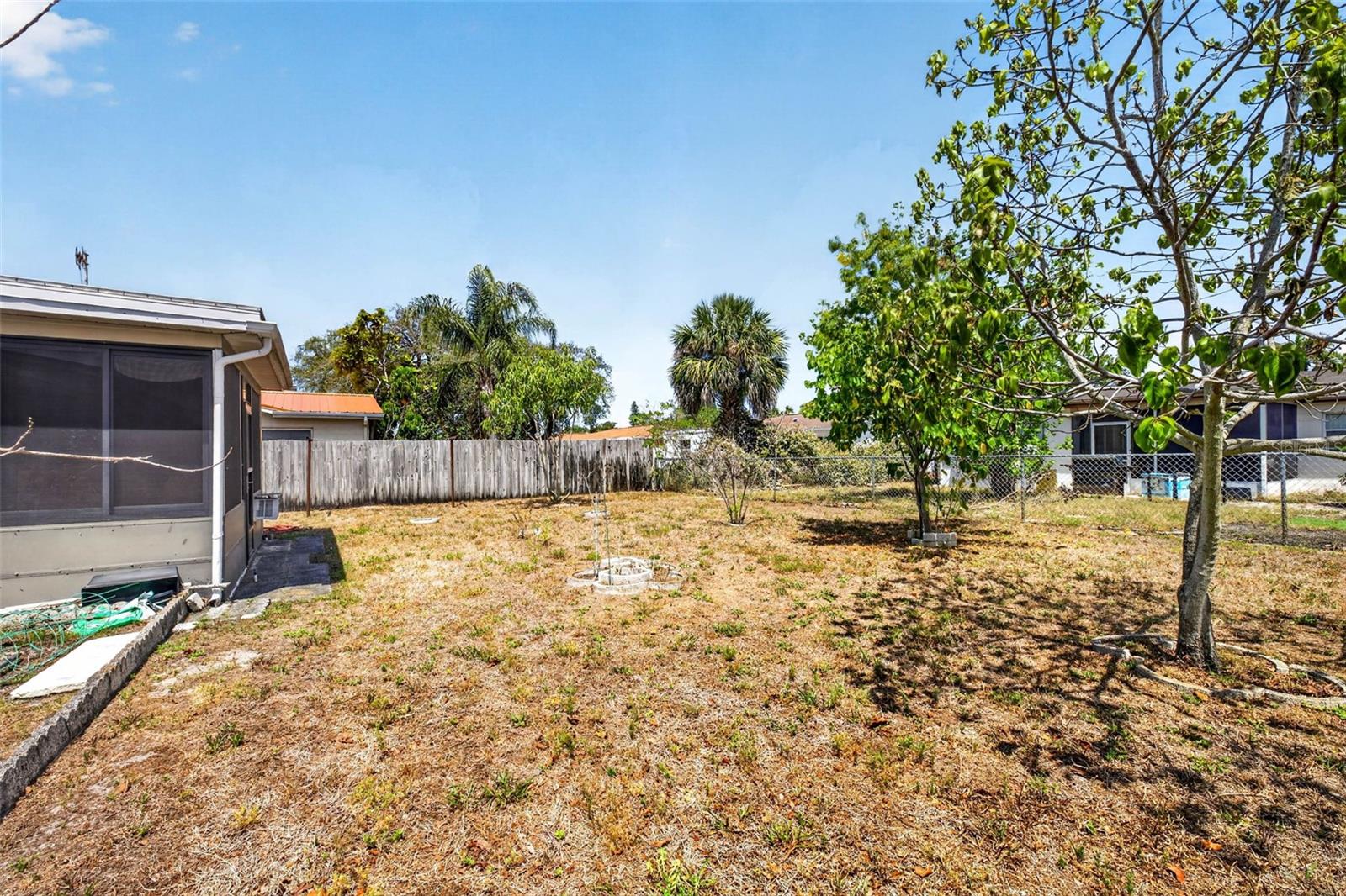 Image 6 of 8 For 8327 Moulton Drive