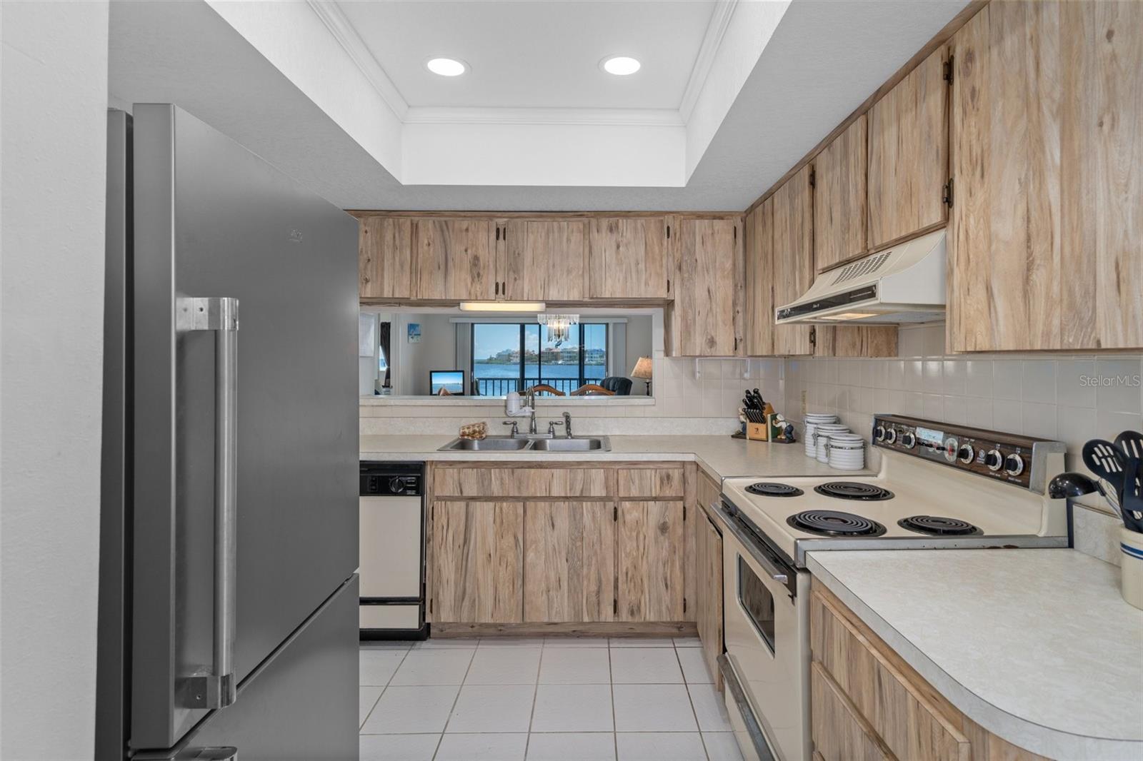 Image 18 of 52 For 8211 Brent Street 816