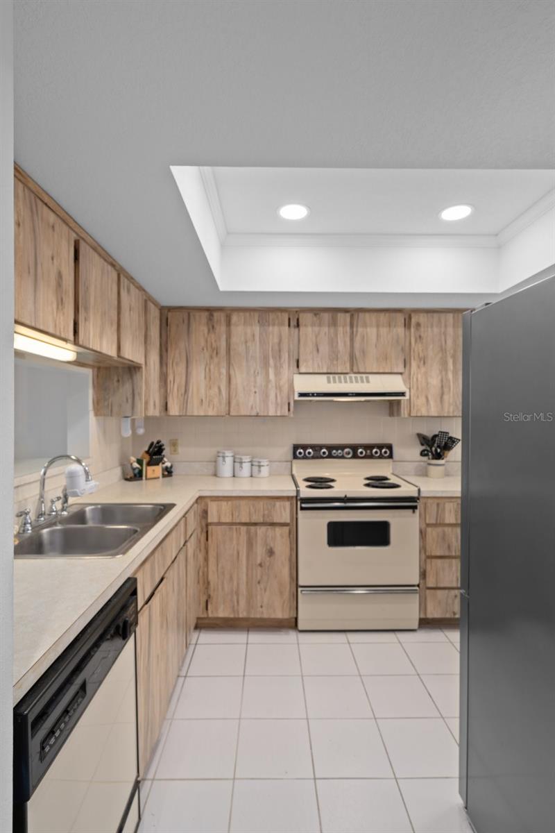 Image 21 of 52 For 8211 Brent Street 816