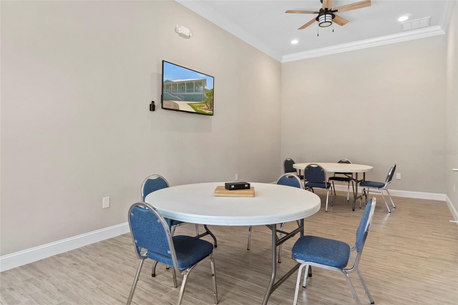 Image 45 of 52 For 8211 Brent Street 816