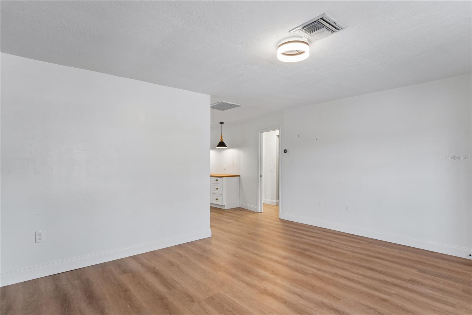 Image 5 of 63 For 7900 Cayuga Drive