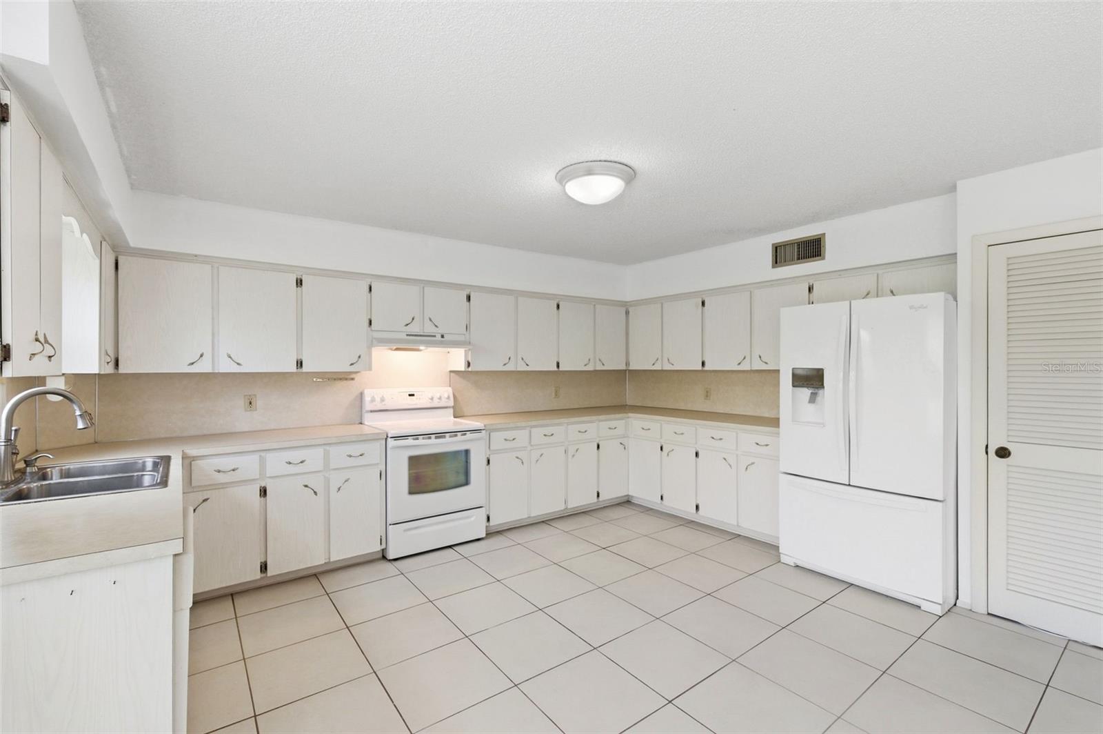 Image 20 of 62 For 2170 Americus Boulevard S 58