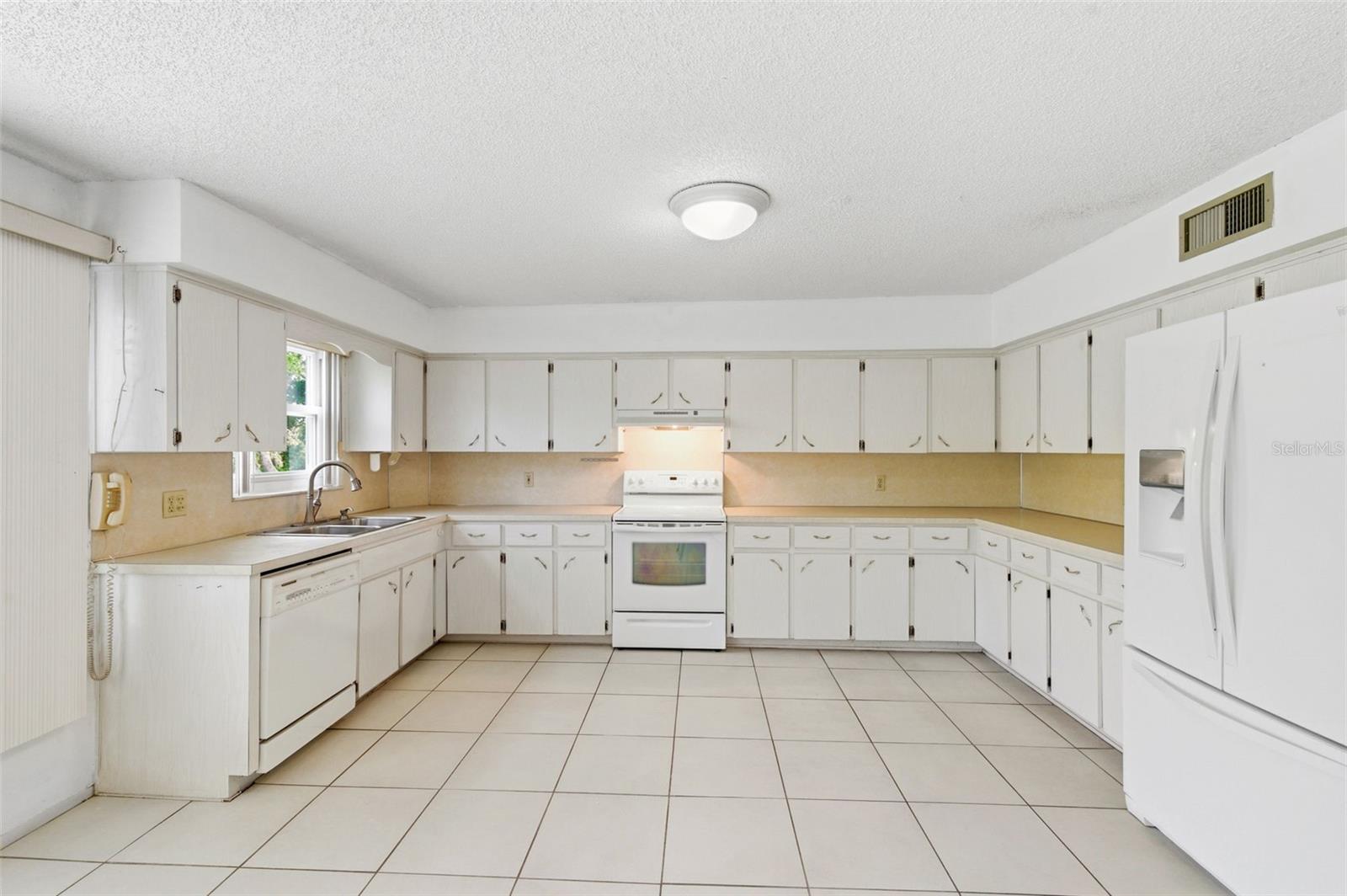 Image 21 of 62 For 2170 Americus Boulevard S 58