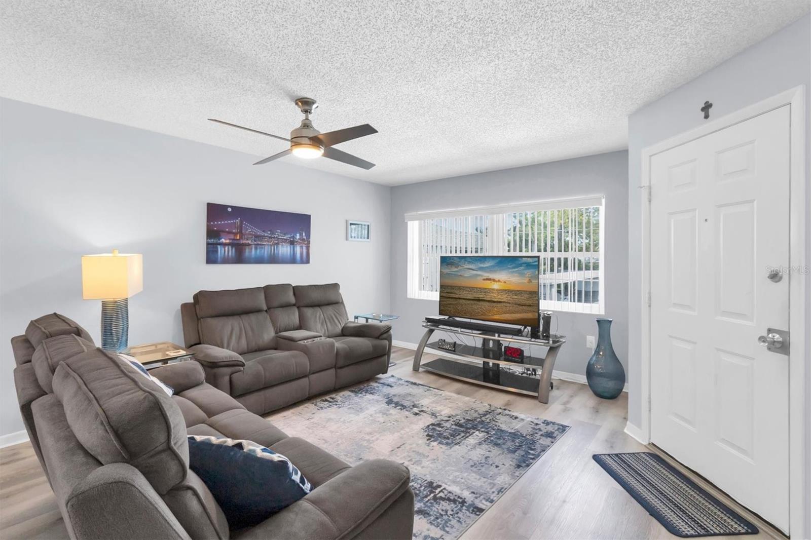 Image 4 of 28 For 7712 Hillside Court 201