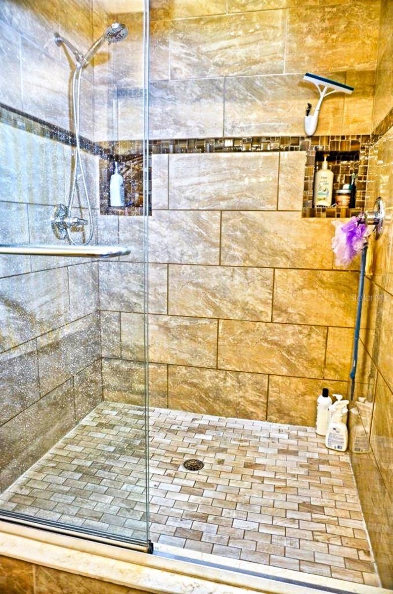 Image 7 of 17 For 1873 Mazo Manor 5
