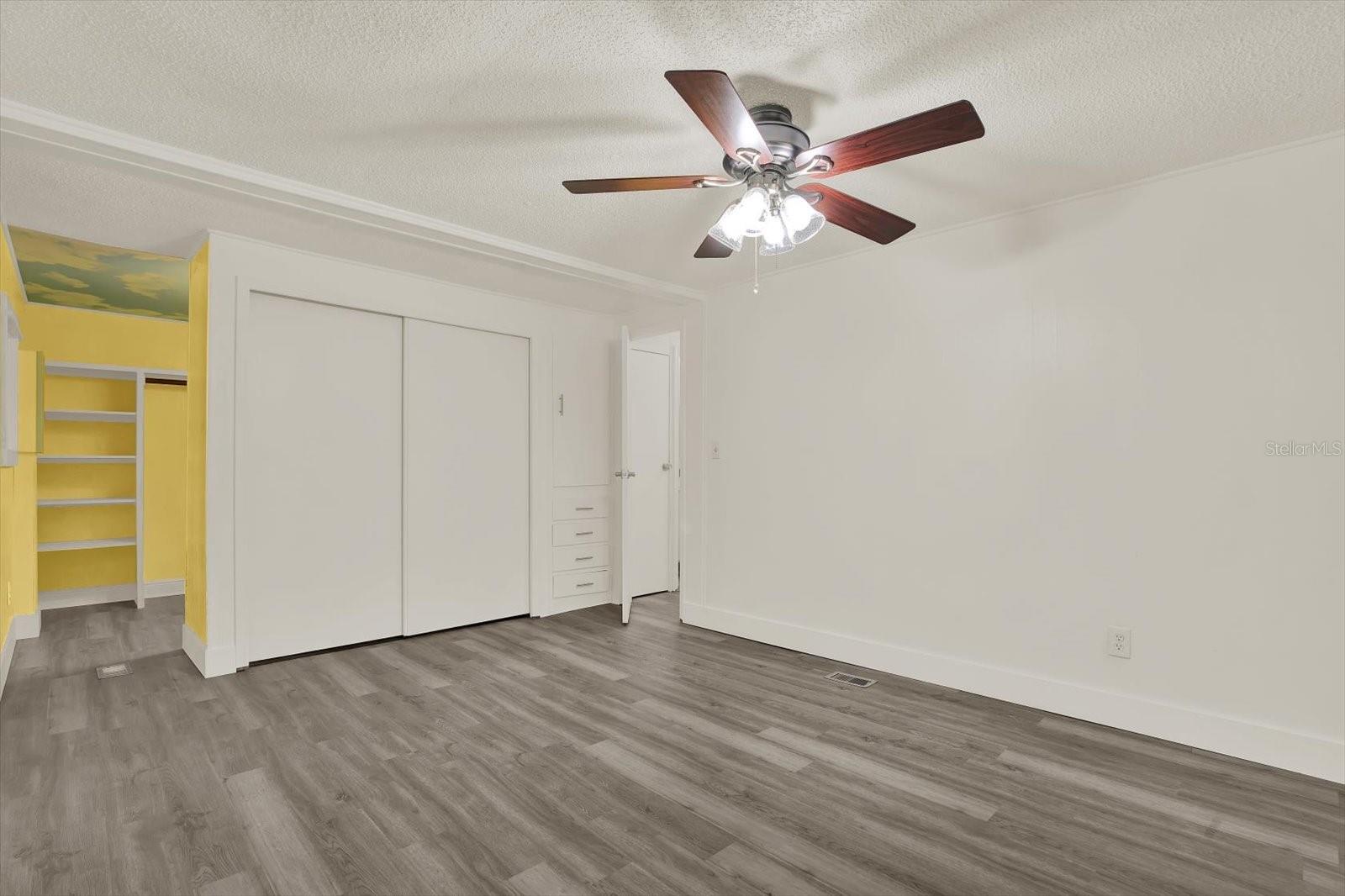 Image 11 of 24 For 10051 Huntley Street