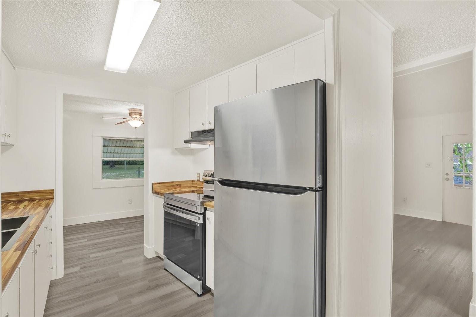 Image 8 of 24 For 10051 Huntley Street