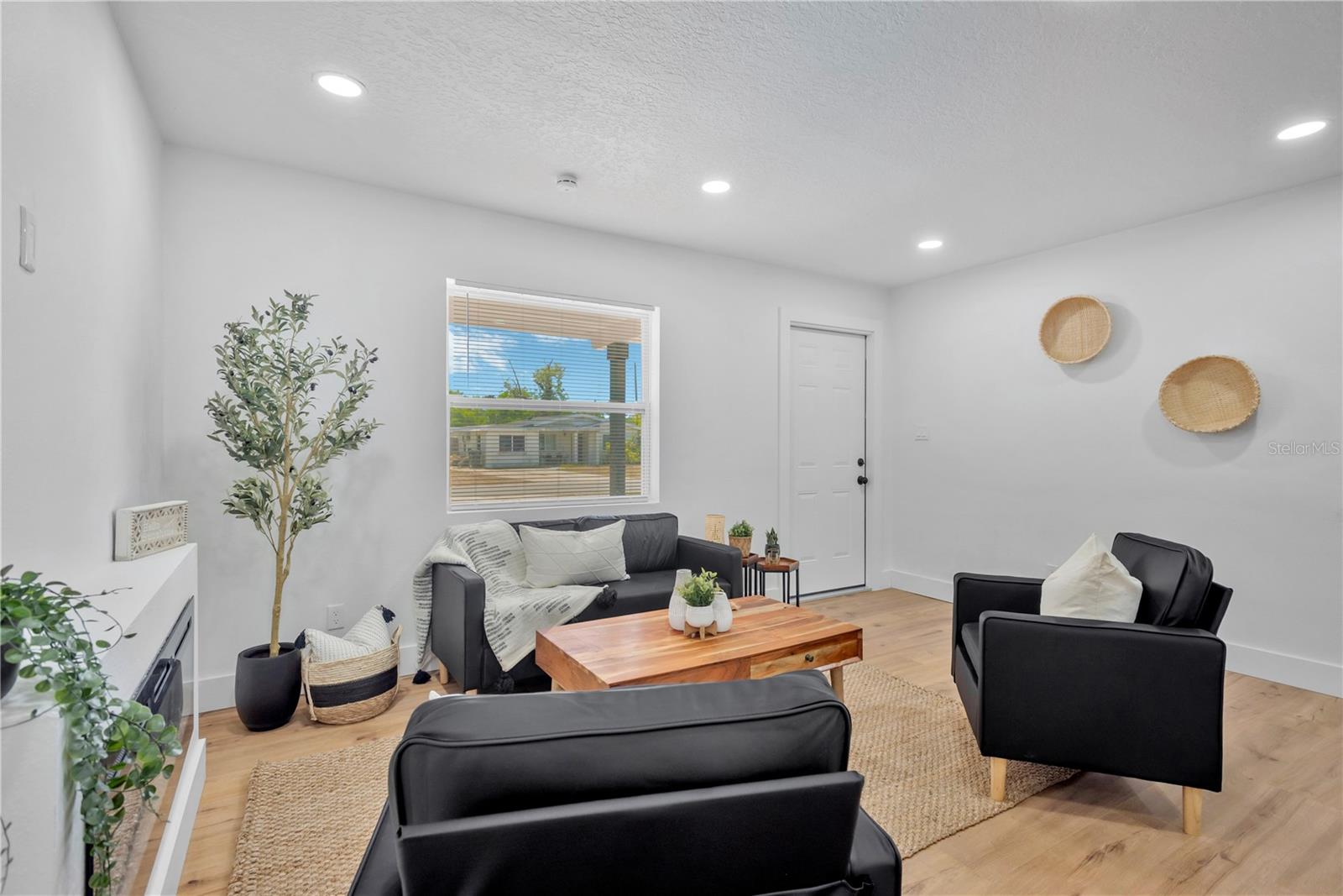 Image 3 of 23 For 5052 Jasmine Circle