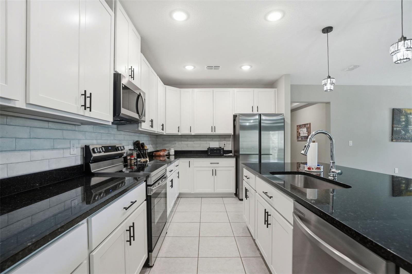 Listing photo id 9 for 39 Milbark Drive