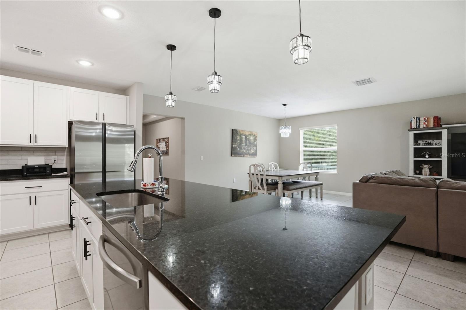 Listing photo id 10 for 39 Milbark Drive