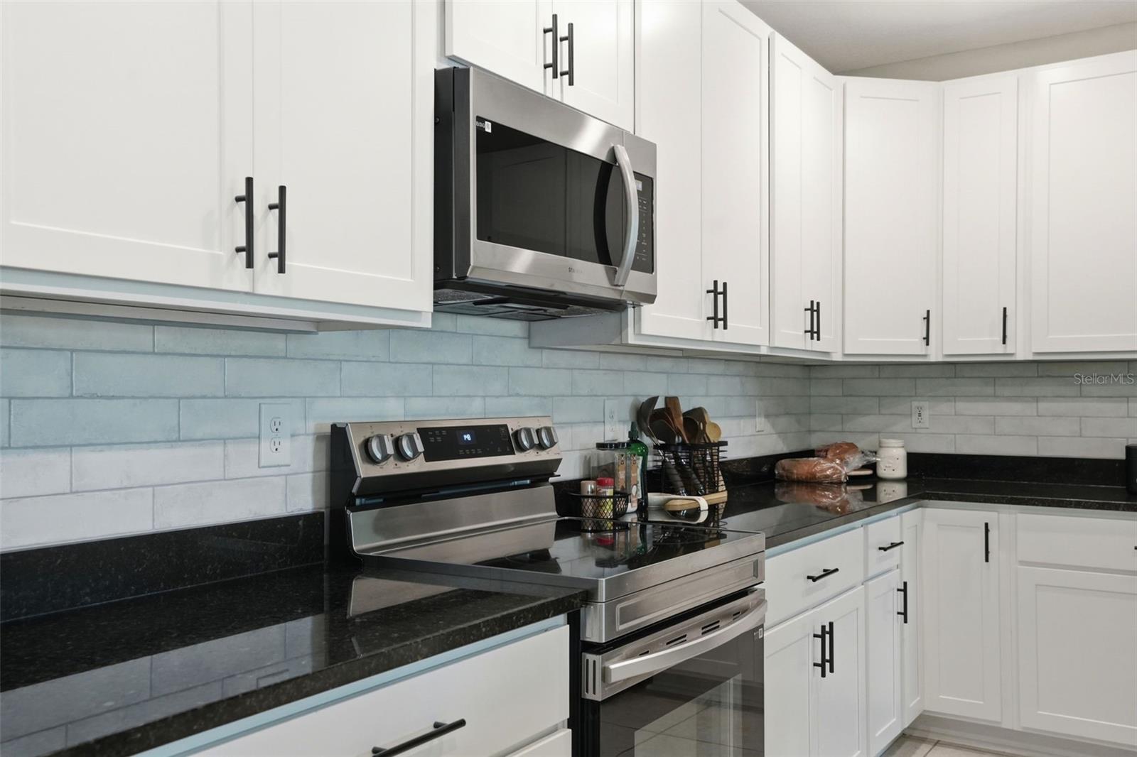 Listing photo id 11 for 39 Milbark Drive