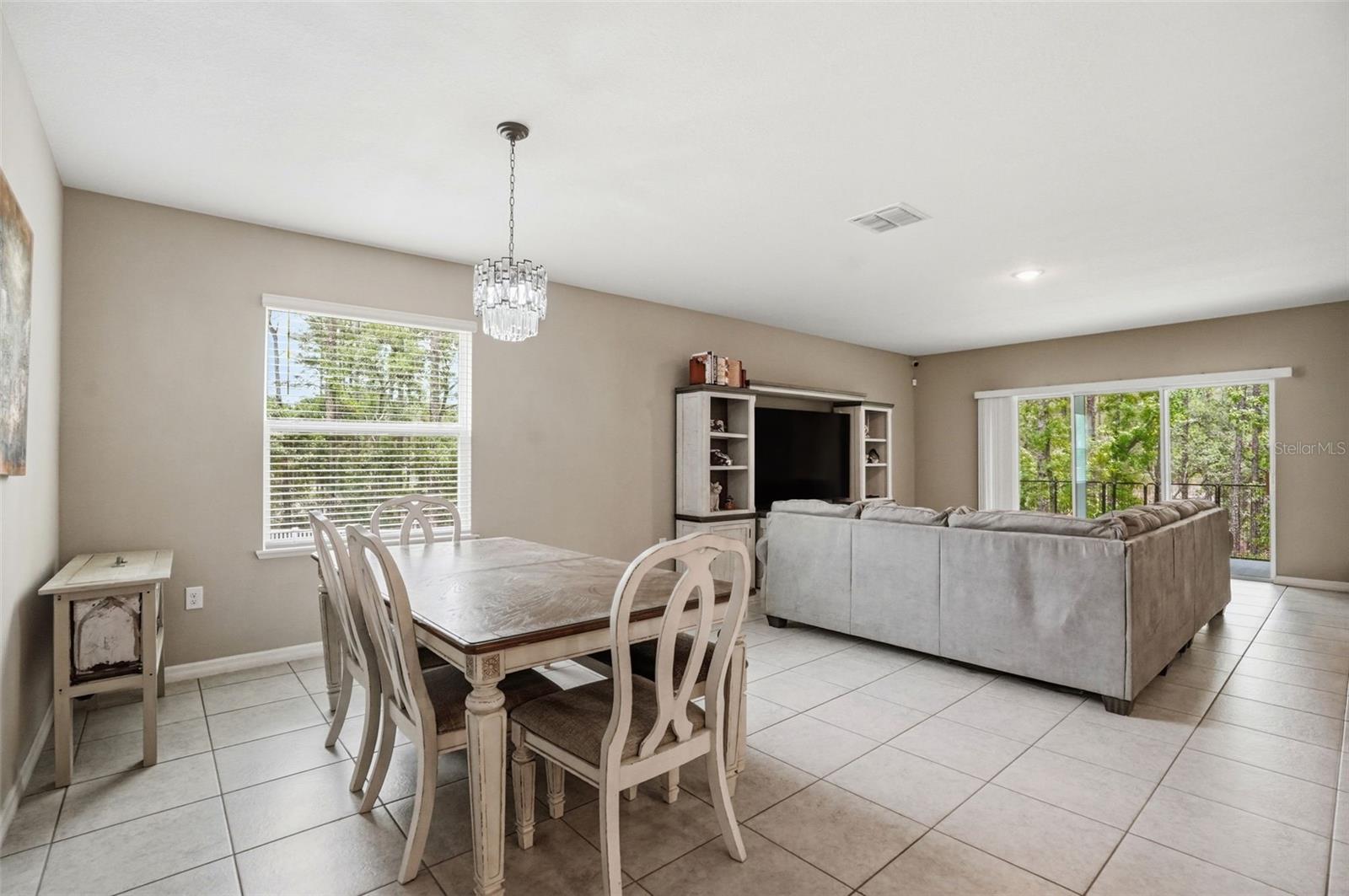 Listing photo id 13 for 39 Milbark Drive