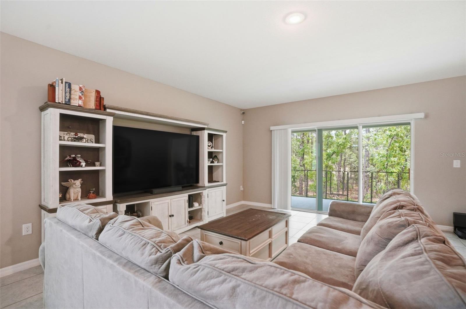 Listing photo id 17 for 39 Milbark Drive