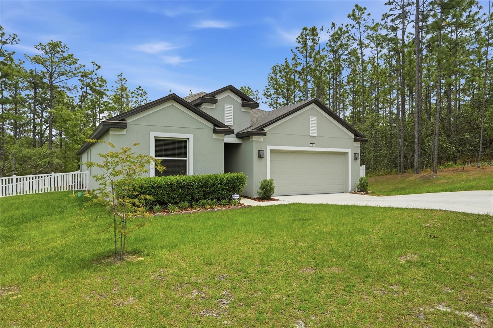 Listing photo id 0 for 39 Milbark Drive