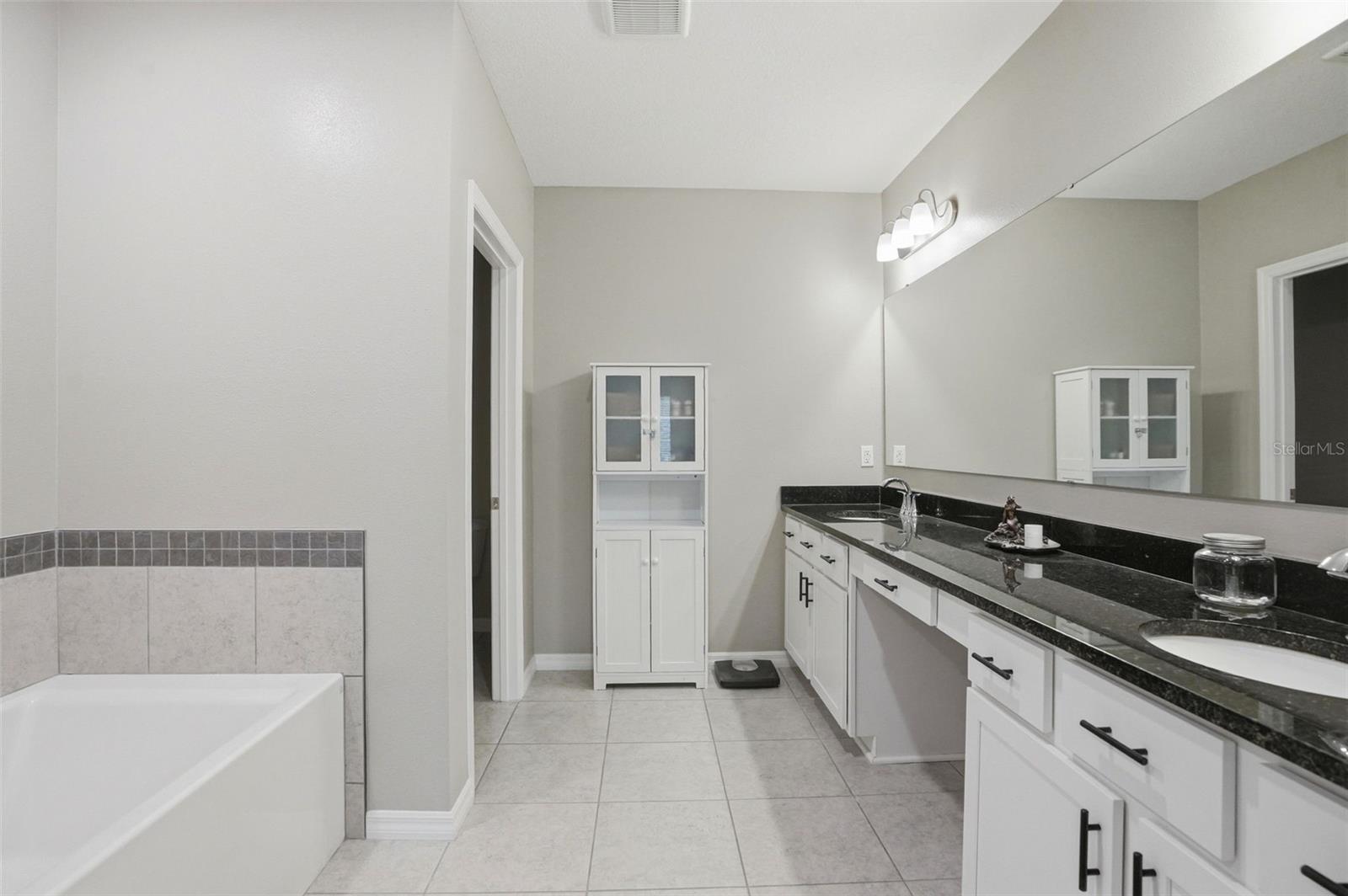 Listing photo id 27 for 39 Milbark Drive