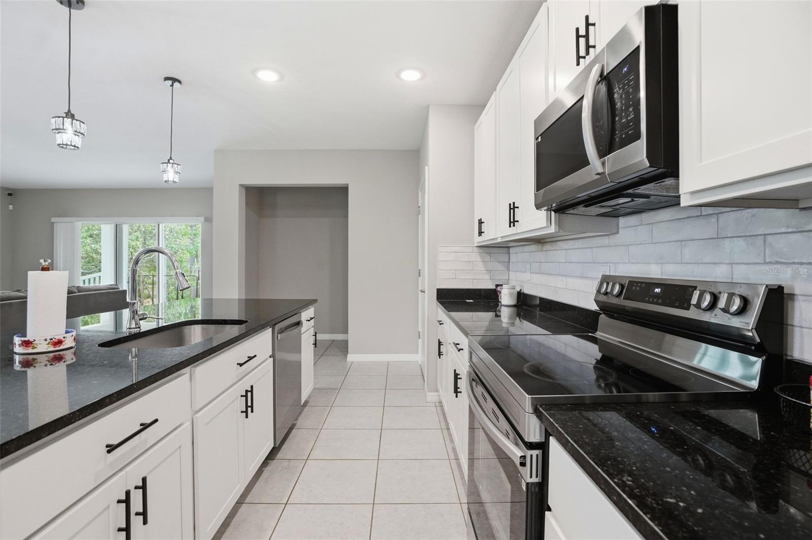 Listing photo id 5 for 39 Milbark Drive