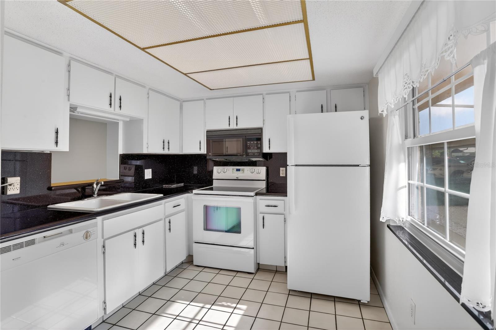 Image 11 of 27 For 1370 Heather Ridge Boulevard 102